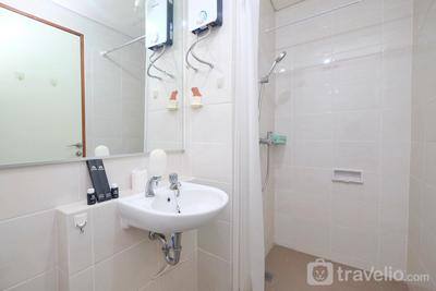 Apartemen Green Bay Condominium - Homey 1BR Apartment with City View Green Bay Condominium By Travelio