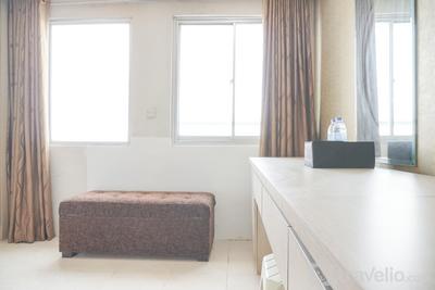 Apartemen Seasons City Latumenten - Best Price and Homey Studio Apartment Seasons City By Travelio