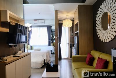 Spacious and Unique Studio with City View Apartment at Parahyangan Residence By Travelio