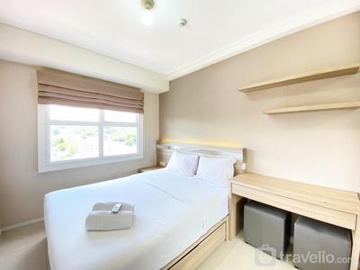 Cozy and Clean 1BR Apartment at Parahyangan Residence By Travelio
