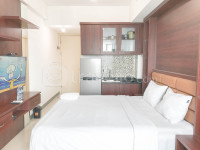 Studio with Easy Access to Pakuwon Mall at Benson Supermall Mansion Apartment By Travelio