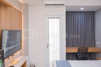 Apartemen B Residence - Tidy and Comfortable Studio Apartment at B Residence By Travelio