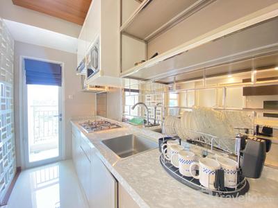 Apartemen Parahyangan Residence - Luxurious 2BR Apartment at Parahyangan Residence By Travelio