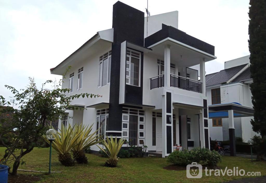 Sewa Villa Galaxy Resort | Travelio.com