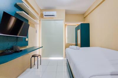 Modern Look Studio at Emerald Bintaro Apartment By Travelio