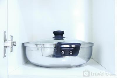 Apartemen Mutiara Bekasi - Pool View 2BR Mutiara Bekasi Apartment By Travelio