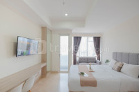 Strategic and Comfy Studio Menteng Park Apartment By Travelio