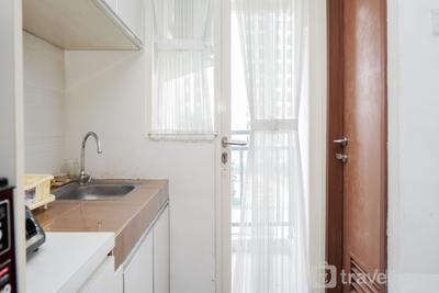 Apartemen Green Lake View - Simple Studio at Green Lake View Ciputat Apartment By Travelio