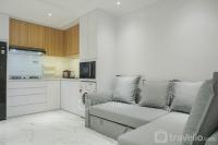 Comfortable and Simply 1BR at The Boulevard Apartment By Travelio