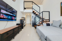 Comfortable and Homey Studio Loft at Kingland Avenue Apartment By Travelio