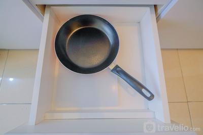 Apartemen Tifolia - Tifolia Studio Apartment with Double Bed near LRT Station By Travelio