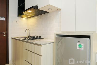 Apartemen West Vista - Relax and Comfy with Pool View at Studio West Vista Apartment By Travelio