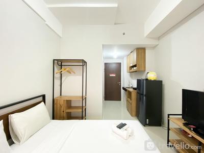 Chic and Cozy Studio Apartment at Transpark Juanda Bekasi Timur By Travelio