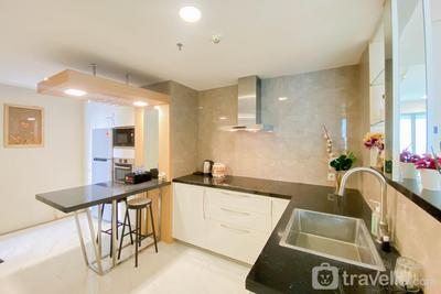 Apartemen St. Moritz Puri - Comfortable and Warm 2BR at St. Moritz Puri Apartment By Travelio