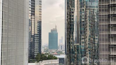 Apartemen Bellagio Residence - Comfort and Minimalist 3BR Apartment at Bellagio Residence By Travelio