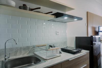 Apartemen Collins Boulevard - Well Furnished and Comfy Studio Collins Boulevard Apartment By Travelio