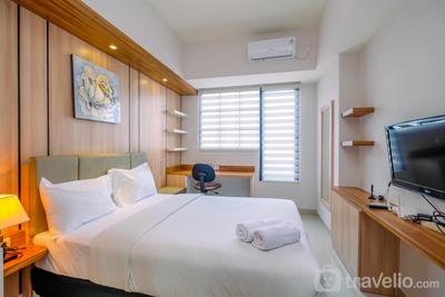 Cozy Living Studio at Evenciio Margonda Apartment near UI By Travelio