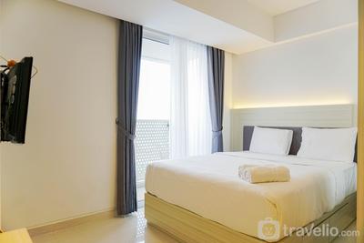 Apartemen West Vista - Relax and Comfy with Pool View at Studio West Vista Apartment By Travelio