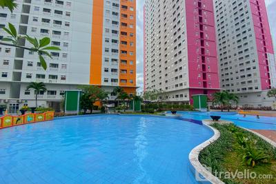 Apartemen Green Pramuka City - Comfy and Well Furnished 2BR at Green Pramuka City Apartment By Travelio