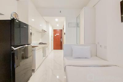 Cozy Living Studio Room at Sky House BSD Apartment By Travelio