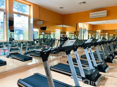 Apartemen Crown Court Executive Condominium - Homey 2BR Apartment Crown Court Executive Condominium By Travelio