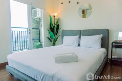 Homey and Nice 1BR Puri Orchard Apartment By Travelio