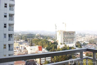 Apartemen Parahyangan Residence - Quiet 2BR Apartment at Parahyangan Residence with Mountain View By Travelio