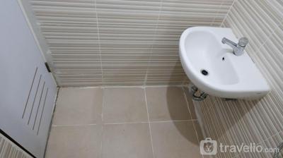 Apartemen Puncak Bukit Golf Surabaya - Studio Semi Furnished with AC at Puncak Bukit Golf Surabaya Apartment By Travelio