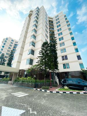 Apartemen Crown Court Executive Condominium - Homey 2BR Apartment Crown Court Executive Condominium By Travelio