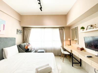 Studio Springlake Summarecon Bekasi Apartment near Shopping Mall By Travelio