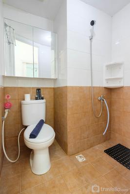 Apartemen Green Pramuka City - Homey 2BR at Green Pramuka City Apartment with Mall Access By Travelio
