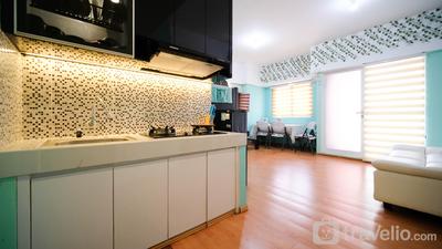 Apartemen Puncak Dharmahusada - Homey 2BR with Extra Room at Puncak Dharmahusada Apartment By Travelio