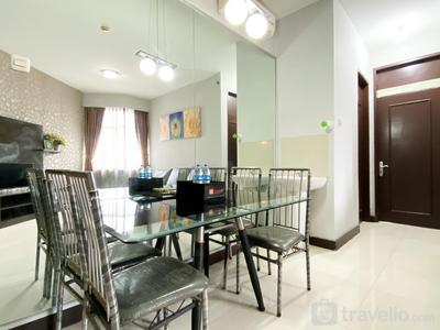 Apartemen Crown Court Executive Condominium - Homey 2BR Apartment Crown Court Executive Condominium By Travelio