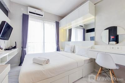 Simply and Restful Studio Apartment at Sky House BSD By Travelio