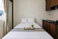 Comfy Studio Apartment at Green Pramuka City By Travelio