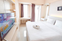 Studio Minimalist Connect to Pakuwon Mall at Tanglin Supermall Mansion Apartment By Travelio