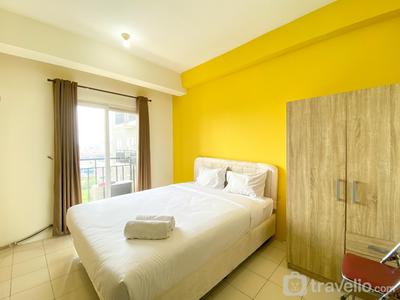 Warm and Simply Studio Room at Sunter Park View Apartment By Travelio