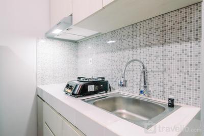 Apartemen Royal Heights - Well Furnished and Comfy 2BR at Royal Heights Apartment By Travelio