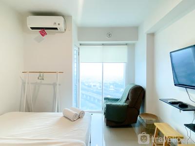 Modern and Homey 1BR without Living Room at Grand Kamala Lagoon Apartment By Travelio