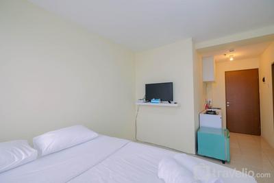 Apartemen Tifolia - Tifolia Studio Apartment with Double Bed near LRT Station By Travelio
