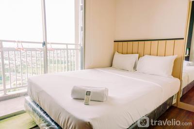 Comfort and Modern Look 2BR at Springwood Residence Tangerang Apartment By Travelio