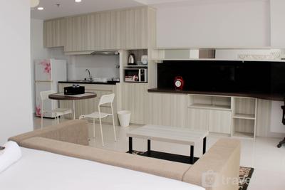 Comfort and Minimalist Studio at Azalea Suites Apartment By Travelio