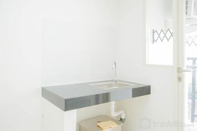 Apartemen Green Lake View - Unfurnished Studio with AC at 8th Floor Green Lake View Apartment By Travelio