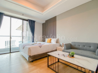 Scenic Studio with Big Windows at Apartment Capitol Suites By Travelio