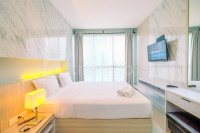Comfort Stay and Minimalist 1BR Ciputra World 2 Apartment By Travelio