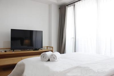 Apartemen Beverly Dago - Comfy and Artsy Studio at Beverly Dago Apartment By Travelio