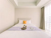 Restful and Comfy Studio Green Sedayu Apartment By Travelio