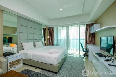 Comfort and Simply Studio Room at Kemang Village Apartment By Travelio