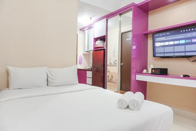 Modern Look and Restful Studio Transpark Bintaro Apartment By Travelio