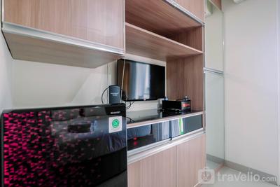 Apartemen Grand Dhika City Jatiwarna - Stylish and Posh Studio Grand Dhika City Apartment By Travelio